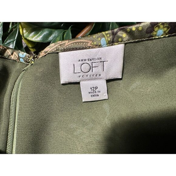 Vintage Ann Taylor Loft 100% Silk Green Paisley Knee Length Skirt Size 12P - Picture 3 of 6
